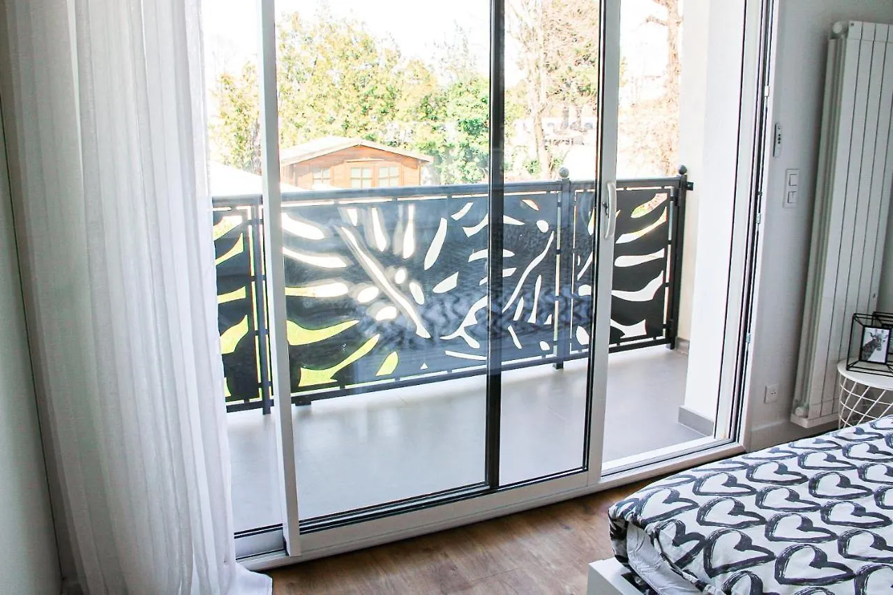 Grand T1 Moderne Jardin Pres De Cdg Apartment Le Thillay France