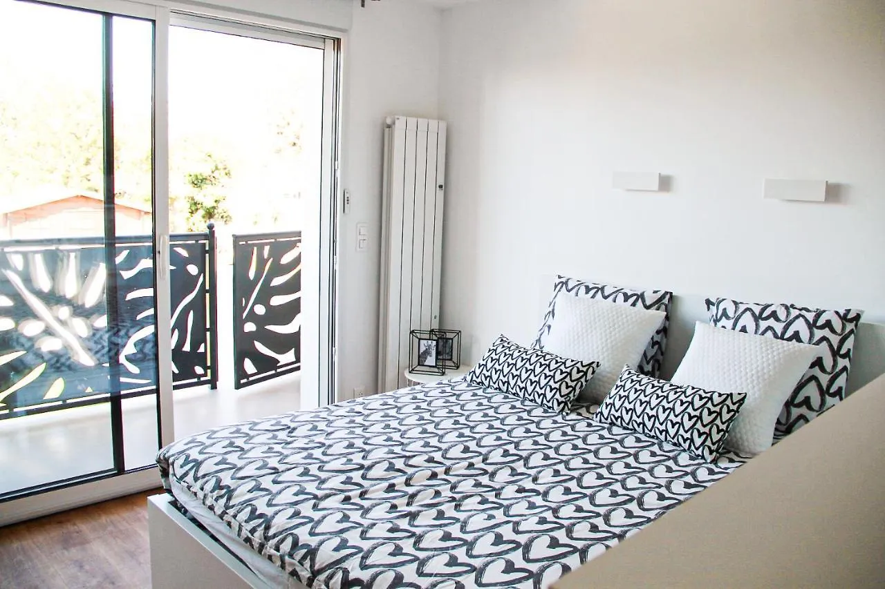 Grand T1 Moderne Jardin Pres De Cdg Apartment Le Thillay