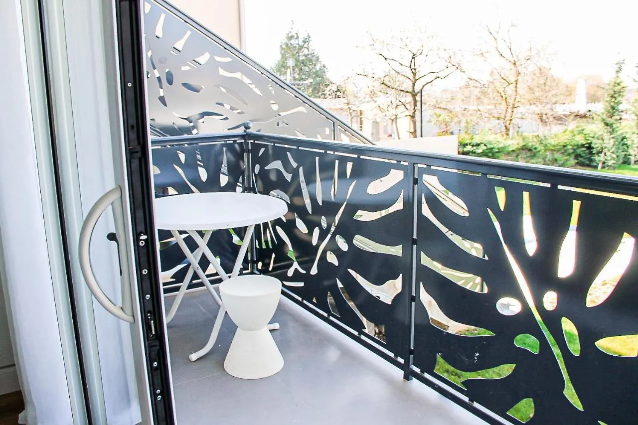 Grand T1 Moderne Jardin Pres De Cdg Apartment Le Thillay France
