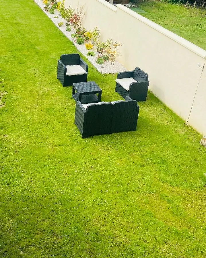Grand T1 Moderne Jardin Pres De Cdg Apartment Le Thillay France